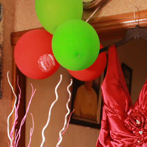 Ivonne celebrando sus 60 años en Crowne Plaza, junto a su familia