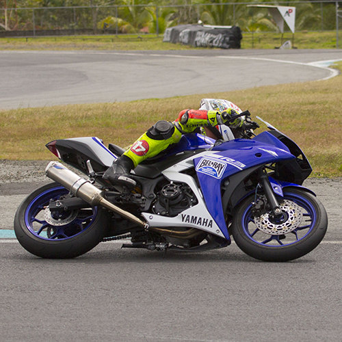Motociclista en las clasificatorias de La Guácima, Costa Rica